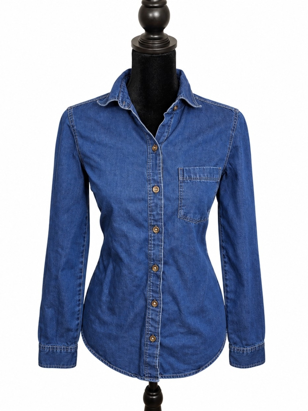 Old Navy Women’s The Classic Shirt Blue Chambray Button-Down – Size Small